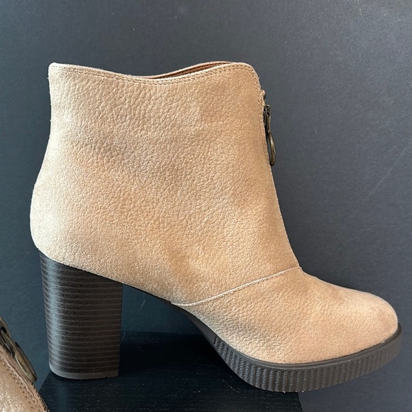 Women's Tan Ankle Boots‎ - Picture 2 of 7